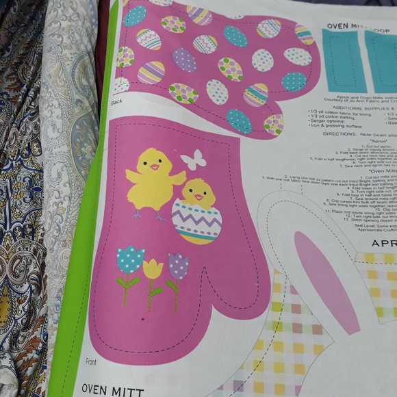 (New) Apron & Mittens Fabric Panel - Picture 6 of 10